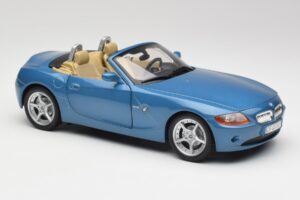BMW Z4 E85 Maldives Blue Bburago 1:18 34046BLUE Metāls — attēls 6 no 8