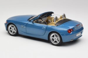 BMW Z4 E85 Maldives Blue Bburago 1:18 34046BLUE Metāls — attēls 7 no 8
