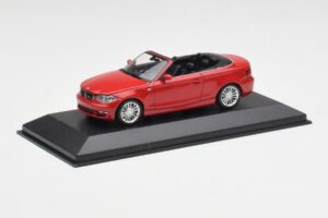 BMW 1. sērija E88 Kabriolets Karmīnsarkans Minichamps 1:43 431026230 Metāls — attēls 2 no 5