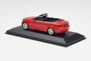 BMW 1. sērija E88 Kabriolets Karmīnsarkans Minichamps 1:43 431026230 Metāls — attēls 3 no 5