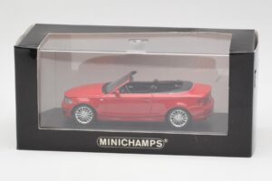 BMW 1. sērija E88 Kabriolets Karmīnsarkans Minichamps 1:43 431026230 Metāls — attēls 4 no 5