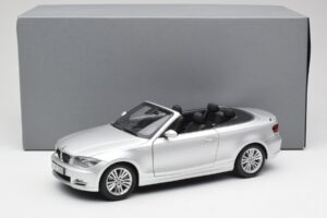 BMW 135i E88 Kabriolets Titan Sudrabs Kyosho 1:18 80430427021 Metāls — attēls 8 no 8