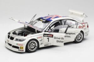 BMW E90 320si #1 A. Priaulx WTCC Champion 2006 Kyosho 1:18 80430429067 Metāls — attēls 2 no 8