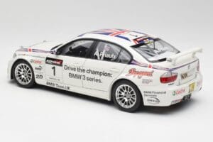 BMW E90 320si #1 A. Priaulx WTCC Champion 2006 Kyosho 1:18 80430429067 Metāls — attēls 7 no 8