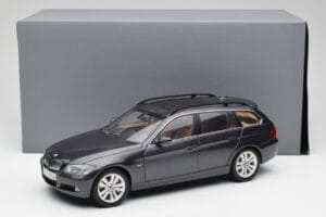 BMW 330i E91 Touring Tumši Pelēks Kyosho 1:18 80430394360 Metāls — attēls 8 no 8