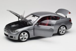 BMW 330i E92 Coupe Pelēks Metaliks Kyosho 1:18 80430407220 Metāls — attēls 2 no 8