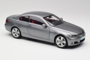 BMW 330i E92 Coupe Pelēks Metaliks Kyosho 1:18 80430407220 Metāls — attēls 6 no 8