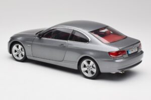 BMW 330i E92 Coupe Pelēks Metaliks Kyosho 1:18 80430407220 Metāls — attēls 7 no 8