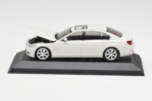 BMW 750Li F02 Balts Minichamps 1:43 80420445201 Metāls — attēls 4 no 5