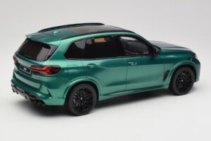 BMW X5 M G05 Competition Isle of Man Green GT Spirit 1:18 GT490 Sveķi — attēls 2 no 6