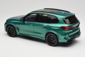 BMW X5 M G05 Competition Isle of Man Green GT Spirit 1:18 GT490 Sveķi — attēls 5 no 6