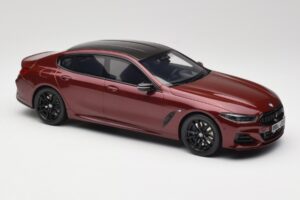 BMW M850i G15 M Performance Melbourne Red Metallic GT Spirit 1:18 GT493 Sveķi — attēls 4 no 6