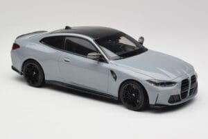 BMW M4 G82 Brooklyn Pelēks Minichamps 1:18 155020124 Metāls — attēls 4 no 6