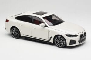 BMW i4 M50 G26 Alpine White Minichamps 1:18 110023011 Metāls — attēls 6 no 8