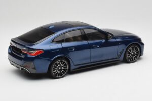 BMW i4 M50 G26 Portimao Blue Minichamps 1:18 110023012 Metāls — attēls 3 no 8
