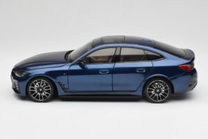 BMW i4 M50 G26 Portimao Blue Minichamps 1:18 110023012 Metāls — attēls 4 no 8