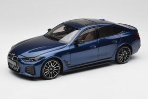 BMW i4 M50 G26 Portimao Blue Minichamps 1:18 110023012 Metāls