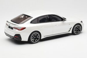 BMW i4 M50 G26 Mineral Balts Metaliks Otto 1:18 OT1074 Sveķi — attēls 2 no 6