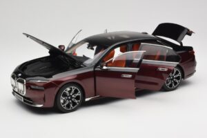 BMW i7 G70 Black & Red Metallic Minichamps 1:18 110023201 Metāls — attēls 2 no 8