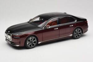 BMW i7 G70 Black & Red Metallic Minichamps 1:18 110023201 Metāls