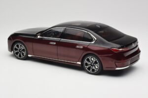 BMW i7 G70 Black & Red Metallic Minichamps 1:18 110023201 Metāls — attēls 7 no 8