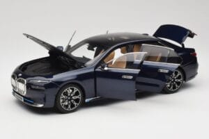 BMW i7 G70 Blue Metallic Minichamps 1:18 110023202 Metāls — attēls 2 no 8