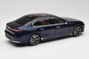 BMW i7 G70 Blue Metallic Minichamps 1:18 110023202 Metāls — attēls 3 no 8