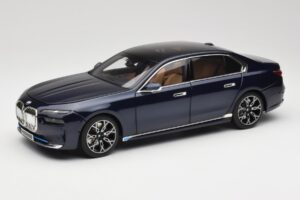 BMW i7 G70 Blue Metallic Minichamps 1:18 110023202 Metāls