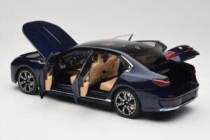 BMW i7 G70 Blue Metallic Minichamps 1:18 110023202 Metāls — attēls 5 no 8