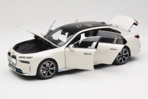BMW i7 G70 White Metallic Minichamps 1:18 110023200 Metāls — attēls 2 no 8