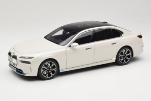 BMW i7 G70 White Metallic Minichamps 1:18 110023200 Metāls