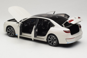 BMW i7 G70 White Metallic Minichamps 1:18 110023200 Metāls — attēls 5 no 8