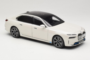 BMW i7 G70 White Metallic Minichamps 1:18 110023200 Metāls — attēls 6 no 8