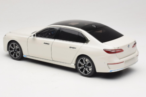 BMW i7 G70 White Metallic Minichamps 1:18 110023200 Metāls — attēls 7 no 8