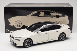 BMW i7 G70 White Metallic Minichamps 1:18 110023200 Metāls — attēls 8 no 8