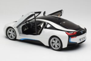 BMW i8 Crystal Balts Paragon 1:18 80432336841 Metāls — attēls 5 no 8