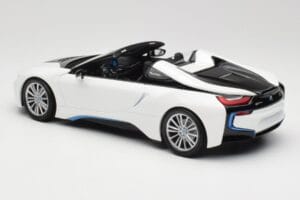 BMW i8 Roadster I15 Balts Metaliks Minichamps 1:18 155027031 Metāls — attēls 5 no 6