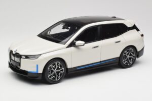 BMW iX Alpine White Minichamps 1:18 110023102 Metāls