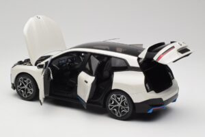 BMW iX Alpine White Minichamps 1:18 110023102 Metāls — attēls 5 no 8