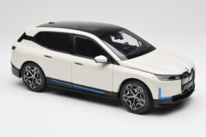 BMW iX Alpine White Minichamps 1:18 110023102 Metāls — attēls 6 no 8