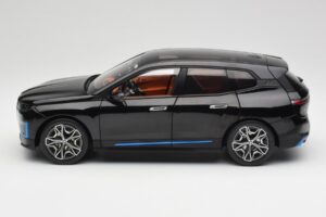 BMW iX Sapphire Black Minichamps 1:18 110023101 Metāls — attēls 4 no 8