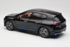 BMW iX Sapphire Black Minichamps 1:18 110023101 Metāls — attēls 7 no 8