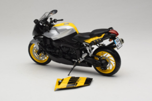 BMW K1200S Dzeltens Melns Minichamps 1:10 80430309224 Metāls — attēls 5 no 8