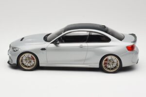 BMW M2 CS F87 Sudrabs ar zeltainiem diskiem Minichamps 1:18 155021028 Metāls — attēls 3 no 6