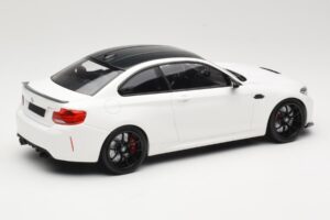 BMW M2 CS F87 Balts ar melniem diskiem Minichamps 1:18 155021025 Metāls — attēls 2 no 6