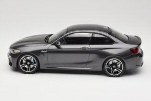 BMW M2 F87 Grey Metallic Minichamps 1:18 155026102 Metāls — attēls 3 no 6