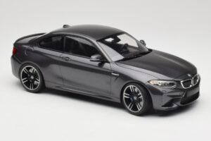 BMW M2 F87 Grey Metallic Minichamps 1:18 155026102 Metāls — attēls 4 no 6
