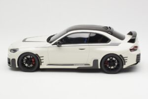 BMW M2 G87 M Performance Balts GT Spirit 1:18 GT476 Sveķi — attēls 3 no 6