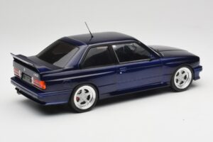 BMW M3 E30 Macau Blue IXO 1:18 18CMC122 Metāls — attēls 2 no 6