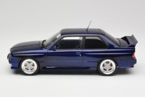BMW M3 E30 Macau Blue IXO 1:18 18CMC122 Metāls — attēls 3 no 6